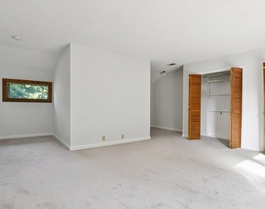 1000 Muirfield Drive - Photo Thumbnail 16