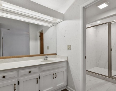 1000 Muirfield Drive - Photo Thumbnail 8