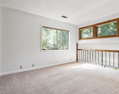 1000 Muirfield Drive - Photo Thumbnail 10