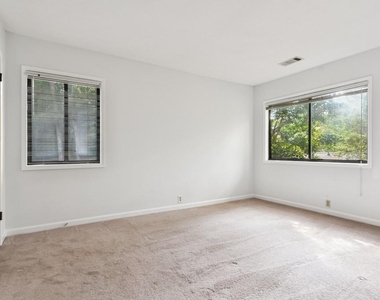 1000 Muirfield Drive - Photo Thumbnail 12