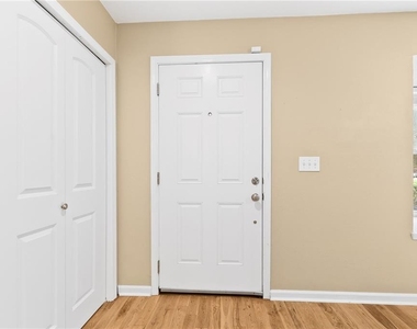 2266 Oak Glenn Circle - Photo Thumbnail 3