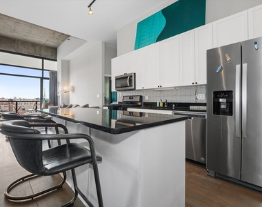 321 S Sangamon Street - Photo Thumbnail 1