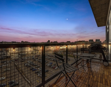 321 S Sangamon Street - Photo Thumbnail 2