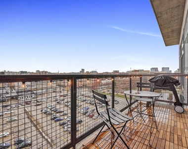 321 S Sangamon Street - Photo Thumbnail 3