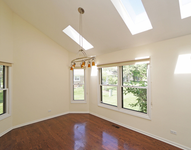 229 Willow Parkway - Photo Thumbnail 5