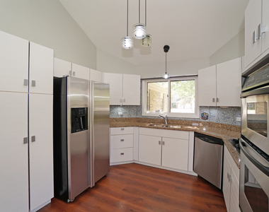 229 Willow Parkway - Photo Thumbnail 6