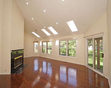 229 Willow Parkway - Photo Thumbnail 2