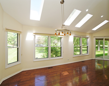 229 Willow Parkway - Photo Thumbnail 4