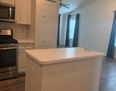 628 Florence Street - Photo Thumbnail 7