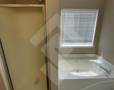 4839 Lake Park Lane - Photo Thumbnail 17
