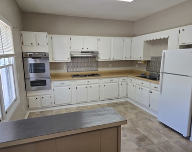 208 S Main Street - Photo Thumbnail 6
