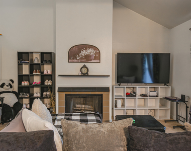1105 E Florida Avenue - Photo Thumbnail 3