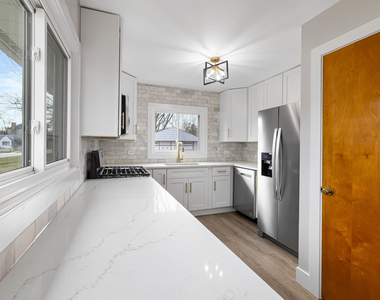 5130 Williams Street - Photo Thumbnail 8