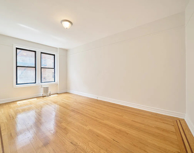 West 204th Street - Photo Thumbnail 2