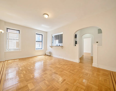 West 204th Street - Photo Thumbnail 4