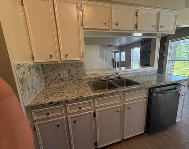 414 Dogwood Street - Photo Thumbnail 8