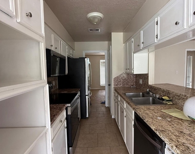 414 Dogwood Street - Photo Thumbnail 7
