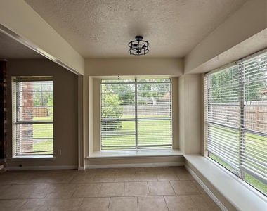 414 Dogwood Street - Photo Thumbnail 6