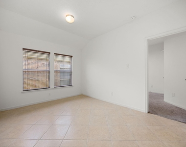 25030 Emporia Point Court - Photo Thumbnail 19