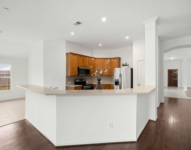 25030 Emporia Point Court - Photo Thumbnail 10