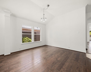 25030 Emporia Point Court - Photo Thumbnail 6