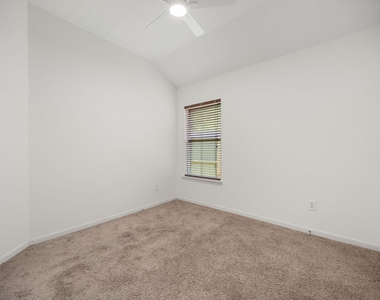 25030 Emporia Point Court - Photo Thumbnail 21
