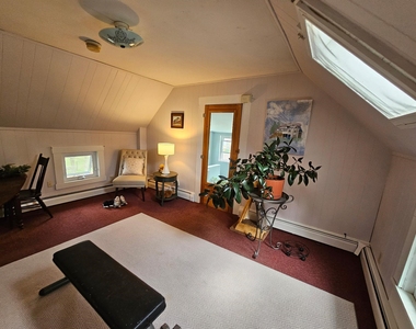 44 Pearl - Photo Thumbnail 3