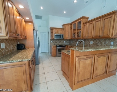 11394 Waterford Village Drive - Photo Thumbnail 8