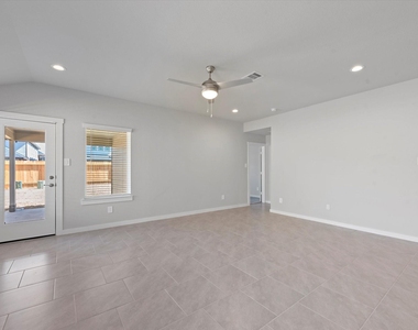 3335 Silverton Drive - Photo Thumbnail 13