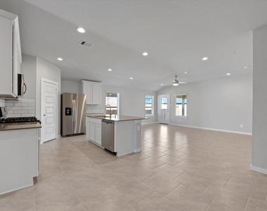3335 Silverton Drive - Photo Thumbnail 5
