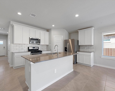 3335 Silverton Drive - Photo Thumbnail 8