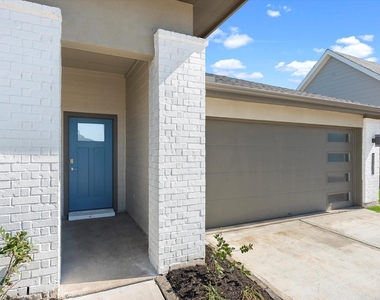3335 Silverton Drive - Photo Thumbnail 2