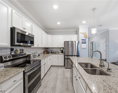 19584 Utopia Lane - Photo Thumbnail 4