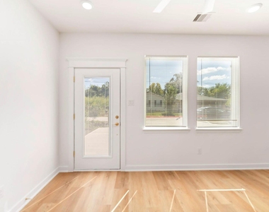 7809 Queen Street - Photo Thumbnail 2