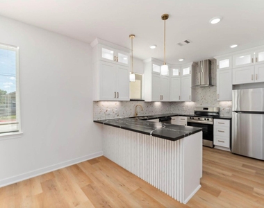 7809 Queen Street - Photo Thumbnail 8