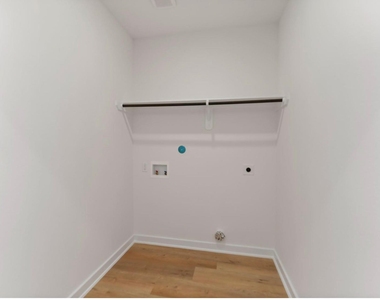 7809 Queen Street - Photo Thumbnail 16