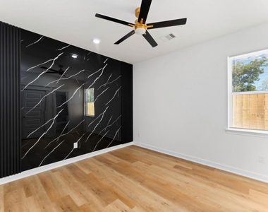 7809 Queen Street - Photo Thumbnail 6