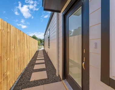 7809 Queen Street - Photo Thumbnail 21