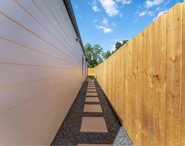 7809 Queen Street - Photo Thumbnail 22