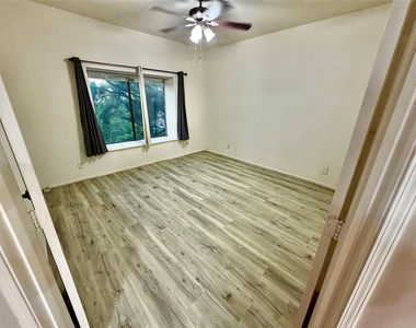 2213 S Braeswood Boulevard - Photo Thumbnail 4