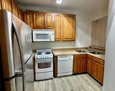2213 S Braeswood Boulevard - Photo Thumbnail 3
