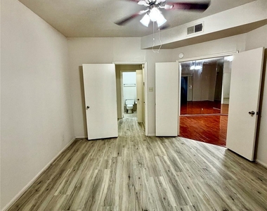 2213 S Braeswood Boulevard - Photo Thumbnail 2