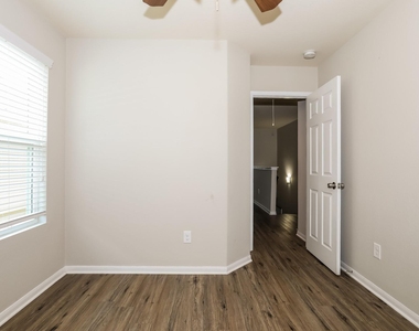 16738 N Gull Drive - Photo Thumbnail 9
