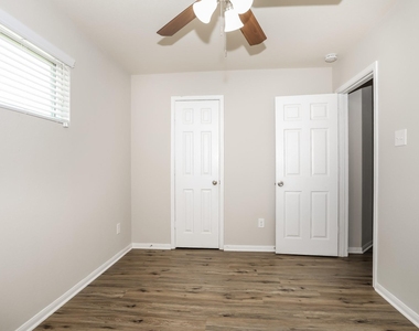 16738 N Gull Drive - Photo Thumbnail 10