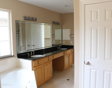 1324 Birdsall Street - Photo Thumbnail 8