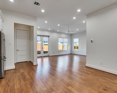10330 Grove Row Avenue - Photo Thumbnail 24