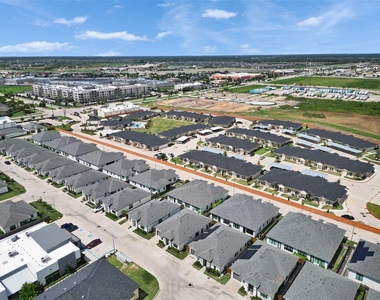 10330 Grove Row Avenue - Photo Thumbnail 44