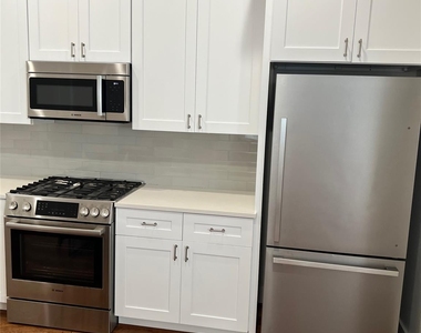 10330 Grove Row Avenue - Photo Thumbnail 8