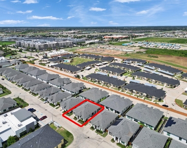 10330 Grove Row Avenue - Photo Thumbnail 43