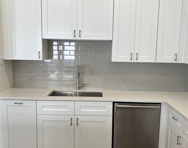 10330 Grove Row Avenue - Photo Thumbnail 5